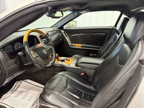 Used 2004 Cadillac XLR RWD image 10