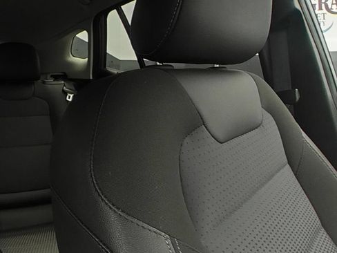 Used 2024 Chevrolet Trax LT w/ Sunroof Package FWD image 11