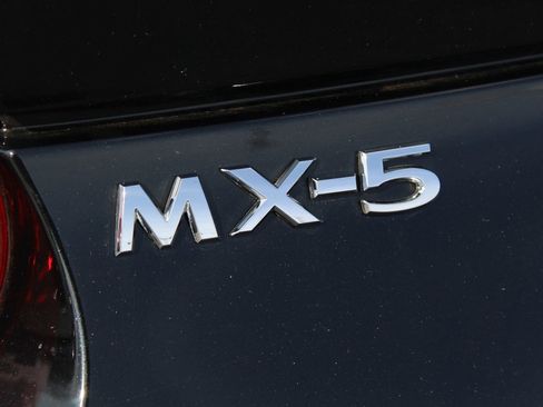 Used 2021 MAZDA MX-5 Miata RF Grand Touring image 25