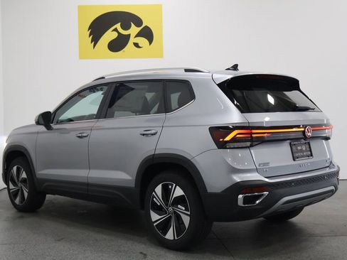 New 2026 Volkswagen Taos SE AWD/4WD image 9
