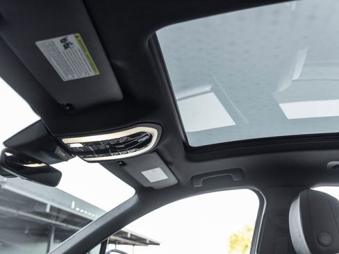 Certified 2026 Porsche Macan AWD/4WD image 22