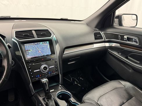 Used 2016 Ford Explorer Limited image 19