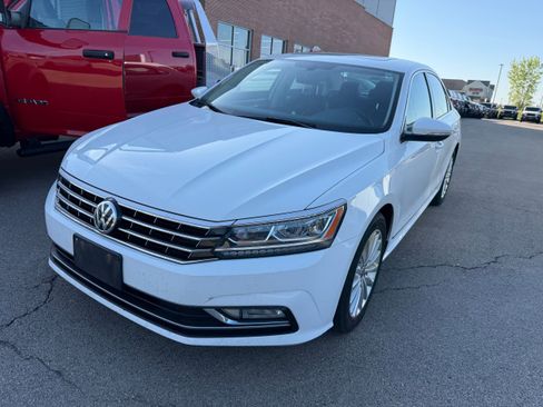 Used 2016 Volkswagen Passat 1.8T SE w/ Lighting Package FWD image 3