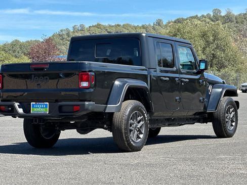 Used 2024 Jeep Gladiator Sport AWD/4WD image 3
