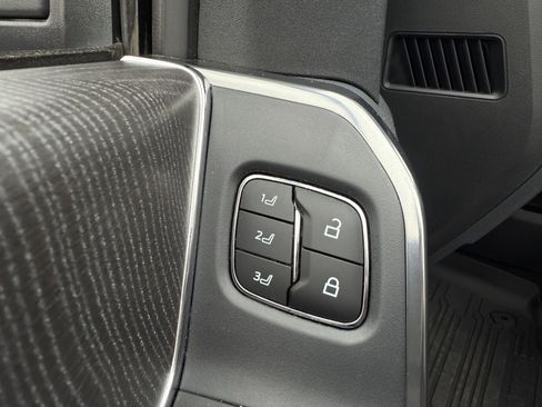 Used 2025 Ford F450 Platinum w/ Platinum Plus Package image 14