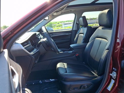 Certified 2024 Jeep Grand Cherokee Limited AWD/4WD image 13