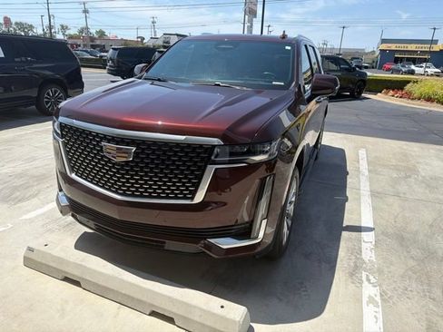 Used 2023 Cadillac Escalade Premium Luxury AWD/4WD image 4