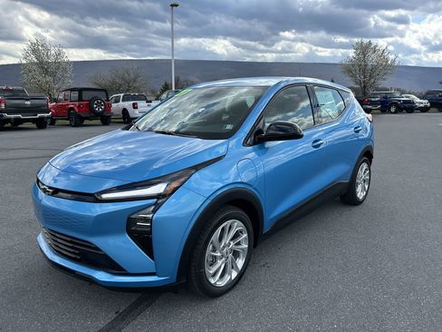 New 2027 Chevrolet Bolt LT w/ Comfort Package image 3