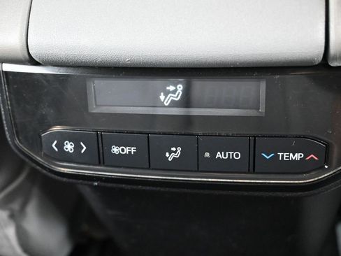 Used 2021 Toyota Highlander L image 34