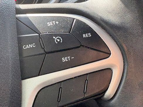 Used 2018 Jeep Cherokee Latitude Plus w/ Trailer Tow Group AWD/4WD image 14