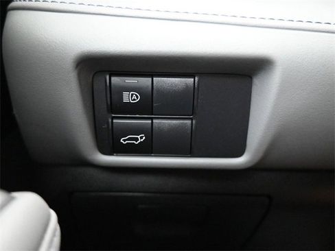 Used 2022 Toyota Highlander XLE image 22