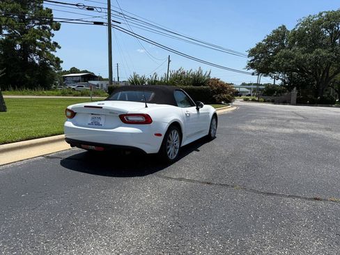 Used 2017 FIAT 124 Spider Lusso RWD image 16