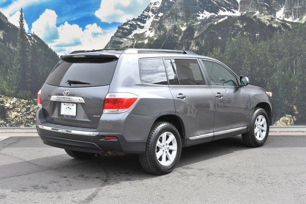 Used 2011 Toyota Highlander 4WD w/ Tech Pkg image 3