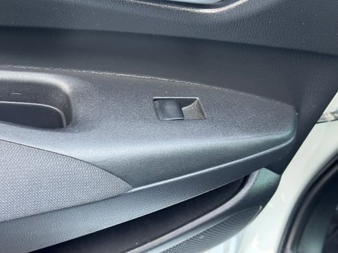 Used 2021 Toyota Corolla LE image 18