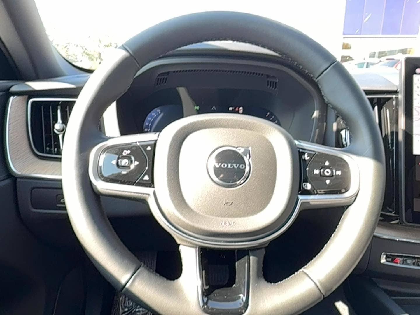 Used 2026 Volvo XC60 B5 Plus w/ Protection Package Premier AWD/4WD image 18