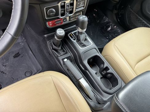 Used 2018 Jeep Wrangler Unlimited Rubicon w/ LED Lighting Group image 28