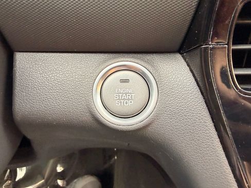 Used 2020 Hyundai Ioniq SE FWD image 21