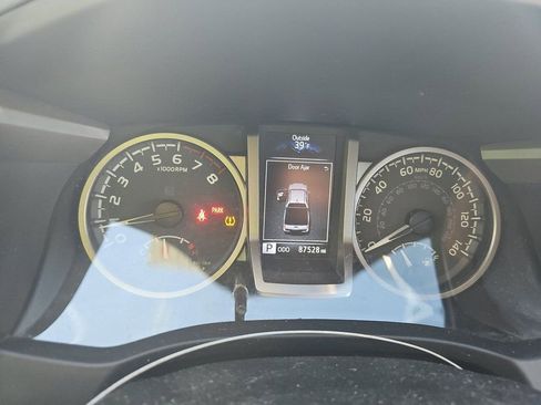 Certified 2022 Toyota Tacoma SR5 image 2