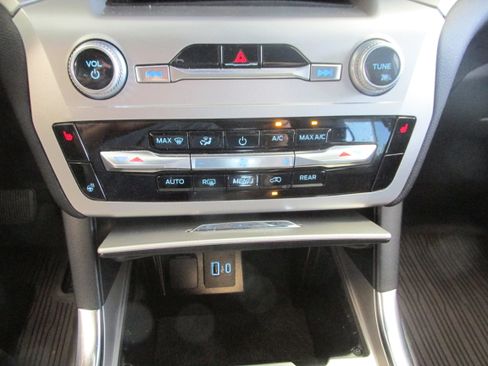 Certified 2022 Ford Explorer XLT w/ Equipment Group 202A image 42