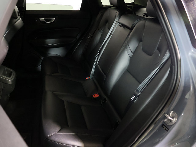 Used 2023 Volvo XC60 B5 Core AWD/4WD image 13