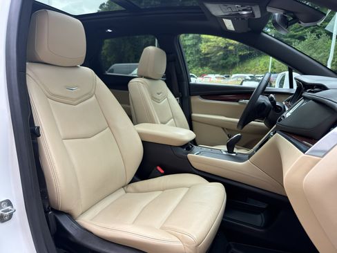 Used 2017 Cadillac XT5 Premium Luxury FWD image 21