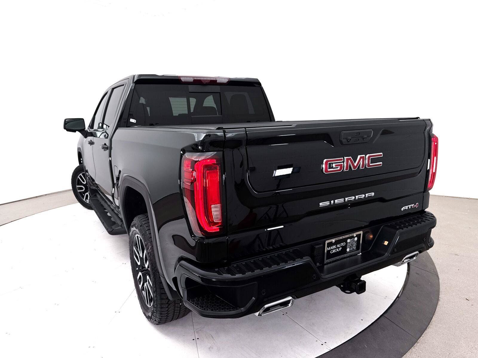 Used 2025 GMC Sierra 1500 AT4 w/ Technology Package AWD/4WD image 8