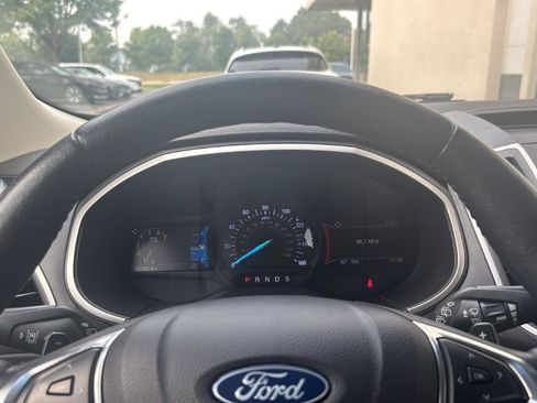 Used 2020 Ford Edge SEL w/ Cold Weather Package AWD/4WD image 4