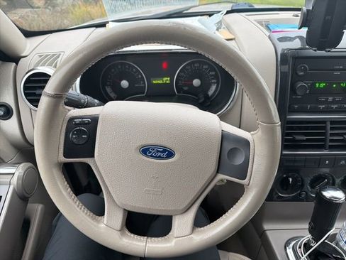 Used 2007 Ford Explorer XLT image 3