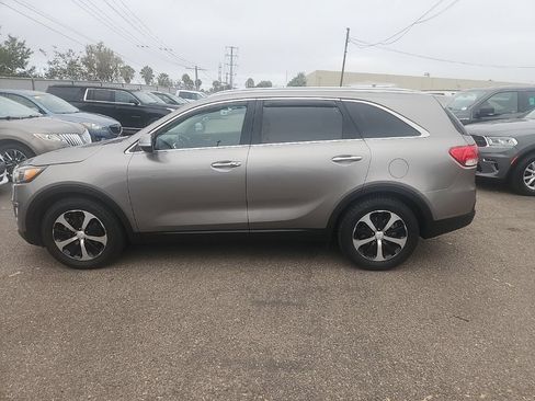 Used 2017 Kia Sorento EX w/ EX Advanced Touring Package FWD image 10