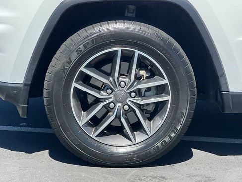 Used 2019 Jeep Grand Cherokee Limited w/ Luxury Group II AWD/4WD image 15