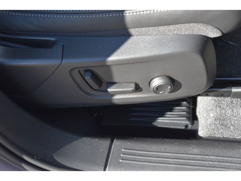 Certified 2026 Volvo XC40 B5 Plus w/ Protection Package Premier image 32