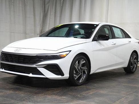 Certified 2025 Hyundai Elantra Sport image 2