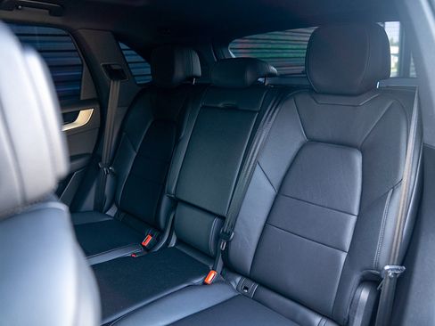 Certified 2025 Porsche Cayenne AWD/4WD image 20