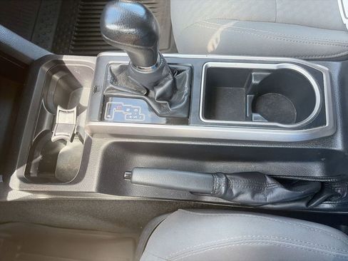 Used 2020 Toyota Tacoma SR5 AWD/4WD image 22