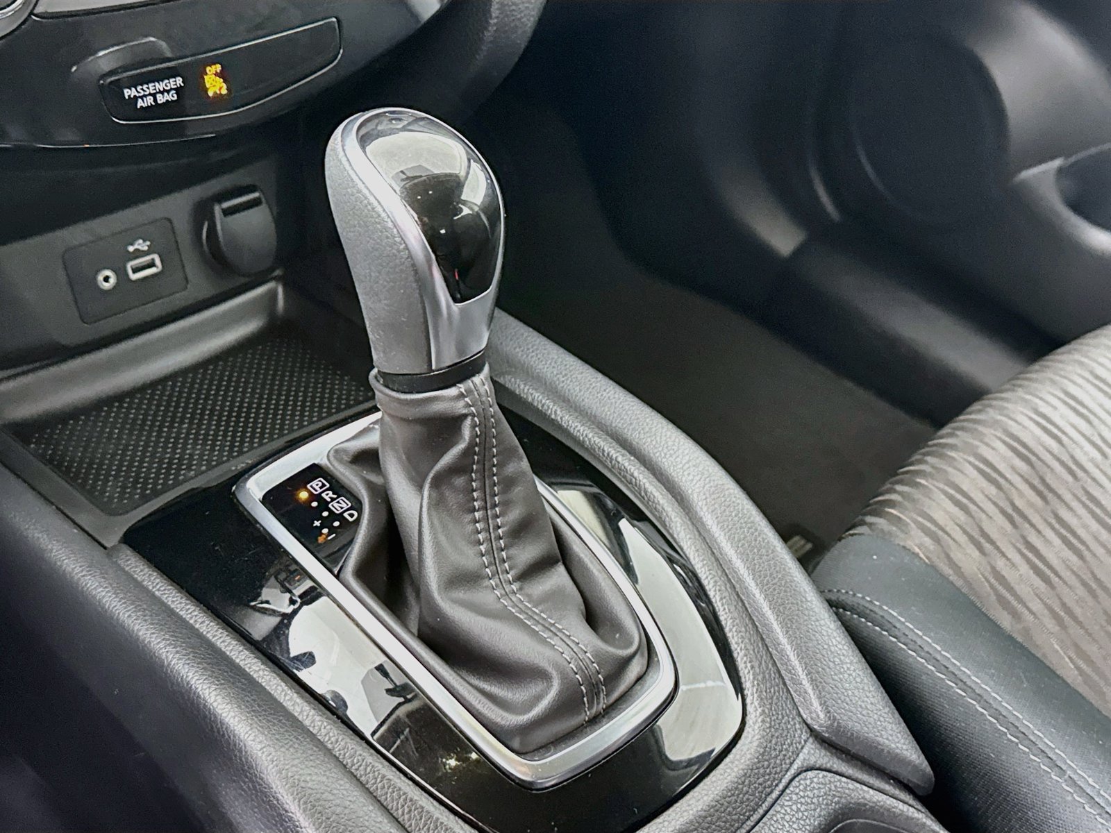 Used 2018 Nissan Rogue S AWD/4WD image 18