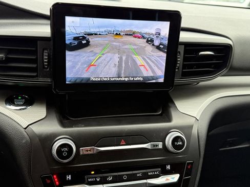 Used 2020 Ford Explorer XLT w/ Comfort Package image 17