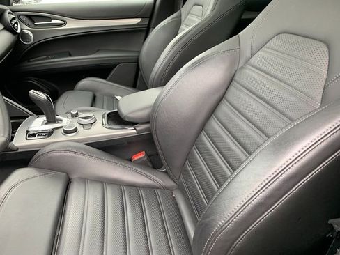 Used 2024 Alfa Romeo Stelvio Veloce AWD/4WD image 7