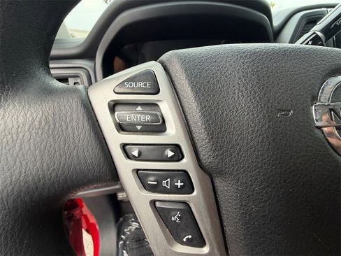 Used 2022 Nissan Titan SV image 23