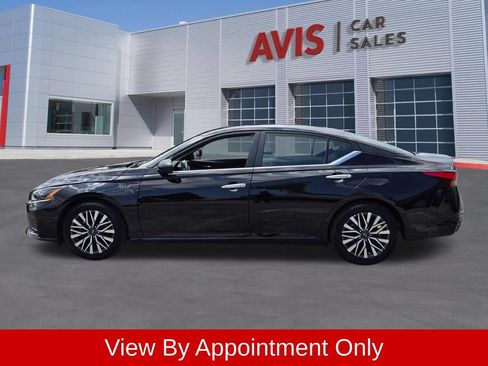 Used 2025 Nissan Altima 2.5 SV FWD image 10