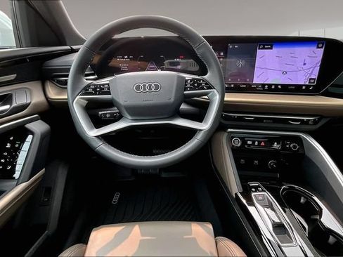 Used 2025 Audi Q5 Premium AWD/4WD image 8