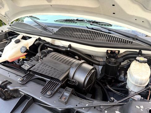 Used 2011 GMC Savana 3500 image 36