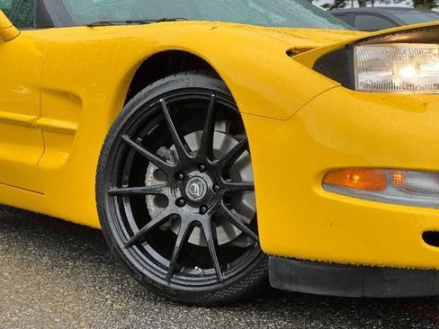 Used 2004 Chevrolet Corvette Convertible w/ Preferred Equipment Group RWD image 2