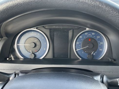 Used 2016 Toyota Camry LE image 32