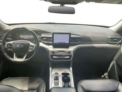 Certified 2020 Ford Explorer XLT w/ Equipment Group 202A RWD image 17