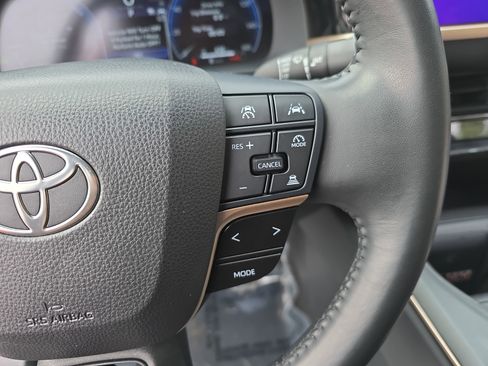 Used 2023 Toyota Crown XLE image 19