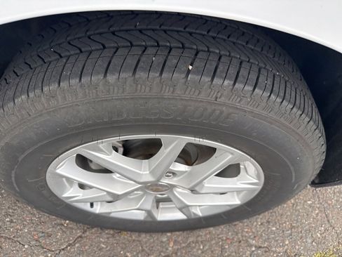 Used 2024 Chevrolet Equinox LT image 14