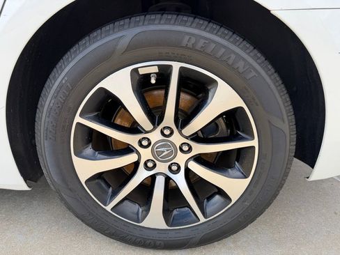 Used 2017 Acura TLX image 9
