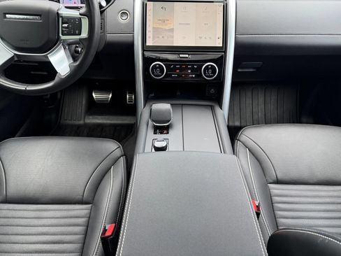 Used 2024 Land Rover Discovery Dynamic SE AWD/4WD image 20