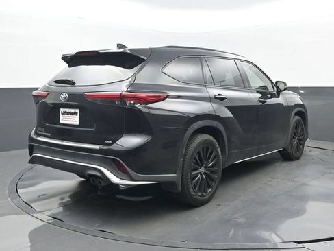 Used 2023 Toyota Highlander XSE FWD image 6