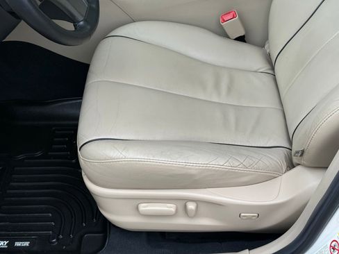 Used 2013 Toyota Venza XLE w/ XLE Premium Pkg AWD/4WD image 2